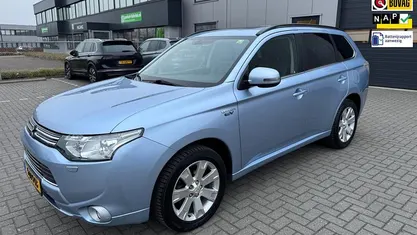 Occasion Mitsubishi Outlander P-HEV Instyle 121 PK (88 kW) 2014 Blauw SUV