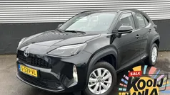 Zwart, metallic lak Gebruikt 2023 Toyota Yaris Cross Active SUV | € 26.400 (Goede deal)