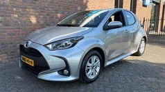 Grijs, metallic lak Gebruikt 2023 Mazda 2 Hatchback | € 18.955 (Super prijs)
