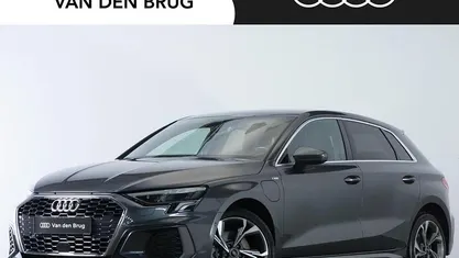 Grijs Gebruikt 2023 Audi A3 Sportback e-tron S-Line Hatchback | € 31.895 (Eerlijke prijs)