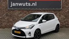 Wit Gebruikt 2015 Toyota Yaris Hybrid Sport Hatchback | € 14.950 (Eerlijke prijs)