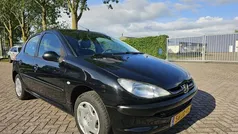 Zwart Gebruikt 2002 Peugeot 206 Hatchback | € 1.099 (Eerlijke prijs)
