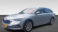 Grijs Gebruikt 2022 Skoda Octavia Business Line Stationwagen | € 23.430 (Goede deal)
