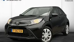 Zwart Gebruikt 2023 Toyota Aygo Play Hatchback | € 17.245 (Eerlijke prijs)