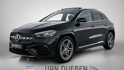 Zwart Gebruikt 2024 Mercedes GLA180 AMG line SUV | € 49.950 (Eerlijke prijs)