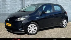 Zwart Gebruikt 2019 Toyota Yaris Hybrid Connect Style Hatchback | € 14.899 (Eerlijke prijs)