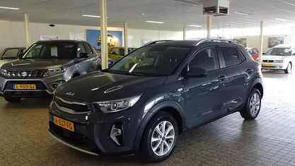 Grijs Occasion 2022 Kia Stonic SUV | € 17.950 (Goede deal)