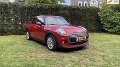 Rood Gebruikt 2015 Mini Cooper Hatchback | € 9.999 (Super prijs)
