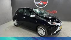 Zwart Gebruikt 2017 Toyota Aygo X-play Hatchback | € 7.880 (Eerlijke prijs)