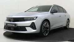 Grijs, metallic lak Gebruikt 2024 Opel Astra Stationwagen | € 28.325 (Eerlijke prijs)