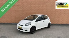 Wit Gebruikt 2009 Toyota Aygo Hatchback | € 3.695 (Eerlijke prijs)