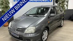 Grijs Gebruikt 2004 Nissan Almera Tino Tekna MPV | € 1.995 (Goede deal)