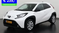 Wit Gebruikt 2024 Toyota Aygo Play Hatchback | € 18.945 (Eerlijke prijs)