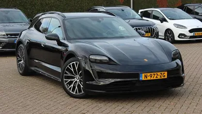 Zwart Occasion 2022 Porsche Taycan Cross Turismo SUV | € 57.950 (Eerlijke prijs)