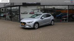 Sonic silver (licht grijs) Gebruikt 2017 Mazda 3 Hatchback | € 17.900 (Eerlijke prijs)