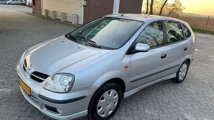 Occasion Nissan Almera Tino Tekna 116 PK (85 kW) 2003 Grijs MPV