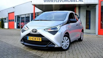 Grijs (metallic) Gebruikt 2019 Toyota Aygo Hatchback | € 6.950 (Eerlijke prijs)