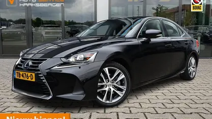 Zwart Gebruikt 2018 Lexus IS300h Business Edition Sedan | € 23.900 (Eerlijke prijs)