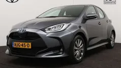 Grijs Gebruikt 2024 Toyota Yaris Hybrid Active Hatchback | € 24.445 (Eerlijke prijs)