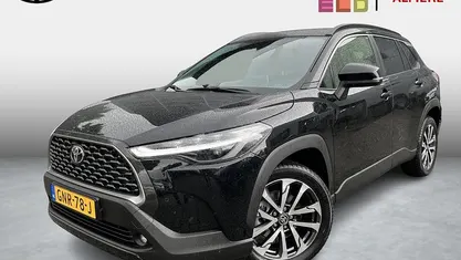 Zwart Gebruikt 2024 Toyota Corolla Cross Style SUV | € 33.999 (Eerlijke prijs)