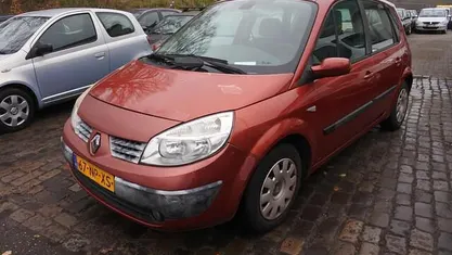 Gebruikt 2004 Renault Scénic II Komfort MPV | € 795 (Eerlijke prijs)