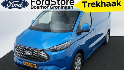 Blauw (metallic) Occasion 2024 Ford E-Transit Limited Van | € 37.445 (Super prijs)