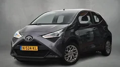 Grijs Gebruikt 2021 Toyota Aygo X-play Hatchback | € 10.950 (Eerlijke prijs)