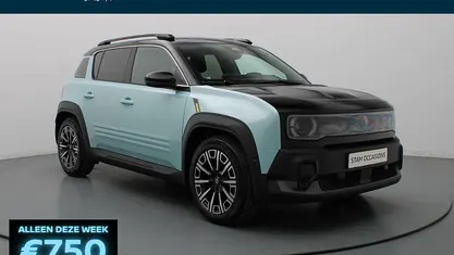 Blauw metallic Gebruikt 2025 Renault R4 Iconic SUV | € 33.490 (Eerlijke prijs)