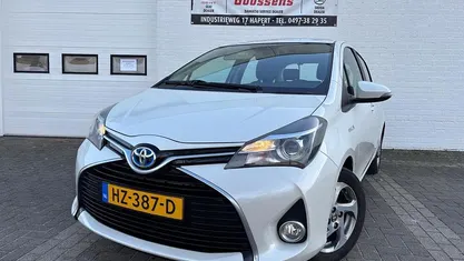 Wit Gebruikt 2016 Toyota Yaris Hybrid Hatchback | € 12.995 (Eerlijke prijs)