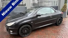 Zwart, metallic lak Gebruikt 2003 Peugeot 206 CC Cabriolet | € 1.950 (Eerlijke prijs)