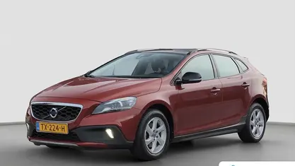 Rood Gebruikt 2014 Volvo V40 Summum Hatchback | € 14.895 (Eerlijke prijs)