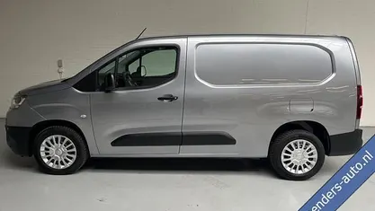 Grijs (metallic) Gebruikt 2022 Toyota Proace City City MPV | € 14.950 (Eerlijke prijs)