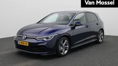 Blauw Gebruikt 2024 VW Golf VIII R-line Hatchback | € 33.900 (Goede deal)