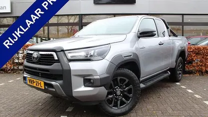 Zilver (metallic) Gebruikt 2022 Toyota HiLux Pickup | € 44.950 (Super prijs)