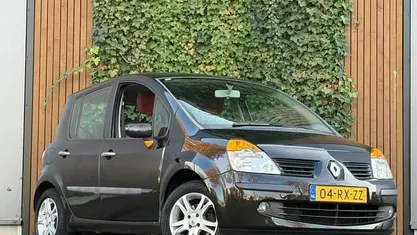 Zwart Gebruikt 2005 Renault Modus Expression MPV | € 1.750 (Eerlijke prijs)
