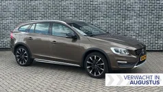 Bruin Gebruikt 2016 Volvo V60 CC Stationwagen | € 20.694 (Eerlijke prijs)