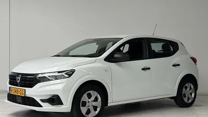 Gebruikt 2022 Dacia Sandero Essentiel Hatchback | € 13.195 (Super prijs)