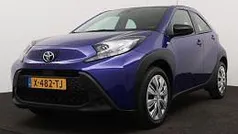 Blauw metallic Gebruikt 2024 Toyota Aygo Play Hatchback | € 19.445 (Goede deal)