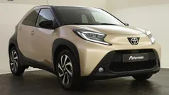 Bruin Gebruikt 2023 Toyota Aygo Pulse Hatchback | € 18.499 (Eerlijke prijs)
