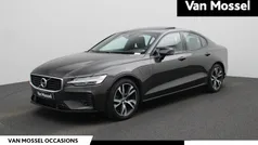 Grijs Gebruikt 2020 Volvo S60 R-Design Sedan | € 34.445 (Eerlijke prijs)