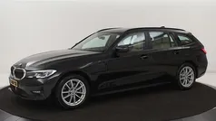 Zwart Gebruikt 2021 BMW 320 Stationwagen | € 21.900 (Goede deal)