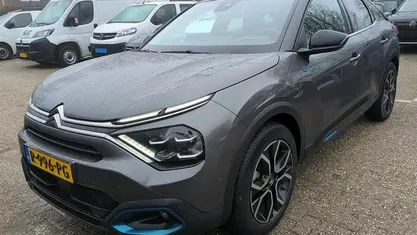 Grijs Occasion 2022 Citroën e-C4 Shine SUV | € 17.595 (Eerlijke prijs)