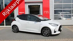 Wit Gebruikt 2021 Toyota Yaris Hybrid Executive Hatchback | € 22.900 (Eerlijke prijs)