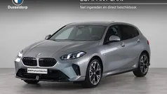 Zwart, metallic lak Gebruikt 2024 BMW 120 M Sport Hatchback | € 36.250 (Eerlijke prijs)