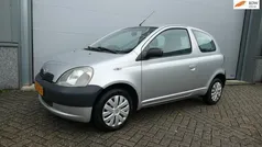 Grijs Gebruikt 2002 Toyota Yaris Hatchback | € 1.895 (Eerlijke prijs)