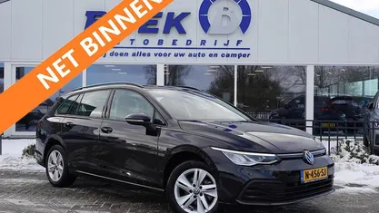 Zwart Occasion 2022 VW Golf VIII Life Stationwagen | € 21.840 (Goede deal)