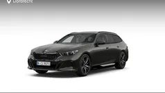Grijs Nieuw 2025 BMW 530e Comfort Edition Stationwagen | € 87.723 (Goede deal)