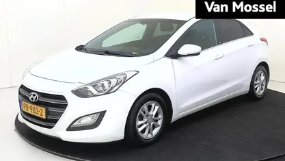 Wit Occasion 2017 Hyundai i30 GO! Hatchback | € 14.435 (Eerlijke prijs)