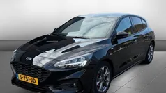 Zwart Gebruikt 2021 Ford Focus ST-Line Hatchback | € 22.950 (Eerlijke prijs)