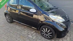 Zwart Gebruikt 2010 Peugeot 107 Urban Move Hatchback | € 2.450 (Eerlijke prijs)